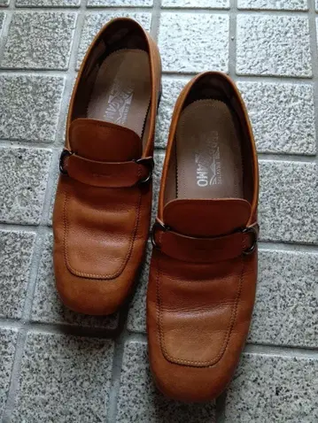 Ferragamo 브라운 로퍼