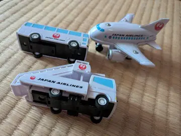 JAPAN AIRLINES 비행기와 차량 세트