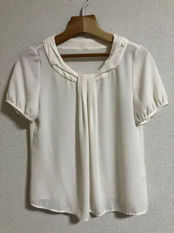 BEAMS 주름이 잘 가지 않는 아이보리 블라우스, 수트와 잘 어울림