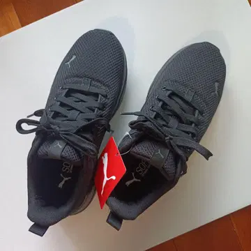 Puma 블랙 스니커즈