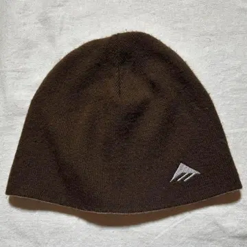 Y2K USA 제작 EMERICA 에메리카 로고 비니 니트 모자