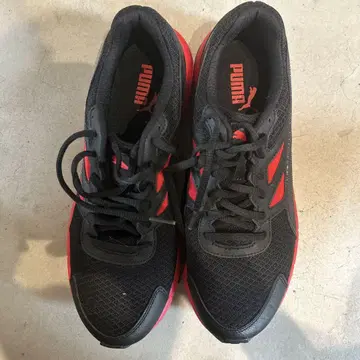 PUMA 러닝화 블랙/레드