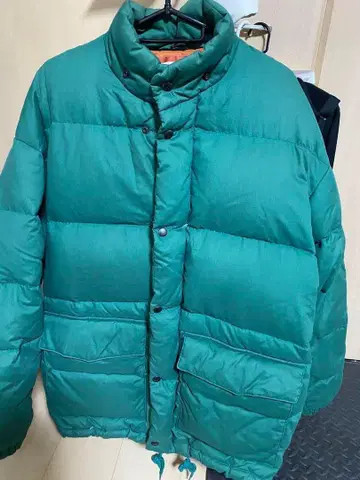그린 다운 자켓 자수 패치