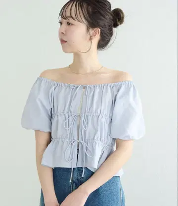 DISCOAT umm. 앞 리본 오프숄더 블라우스