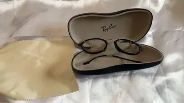Ray-Ban 라운드 프레임 안경 케이스 포함
