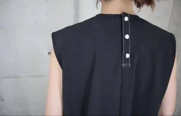 [새 상품에 가까운 새상품급] ella 슬리브리스 롱 원피스 블랙