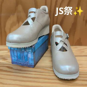JS하트라벨 베이지 가죽 스트랩 슈즈 23.5cm