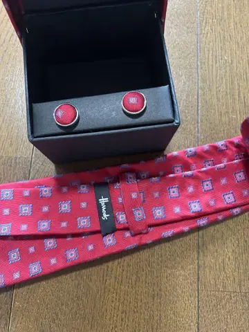 Harrods 기하학 무늬 빨간색 넥타이 커프스 세트
