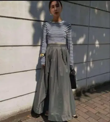 아메리 RANDOM TUCK VOLUME SKIRT 그레이