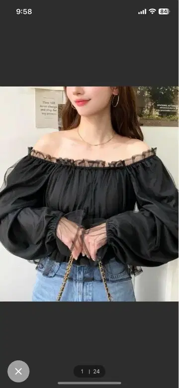 오프숄더 프릴 상의 블랙