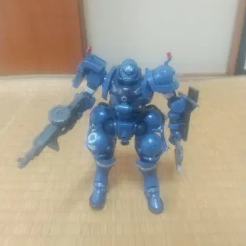 HG 군경 자쿠 완성품