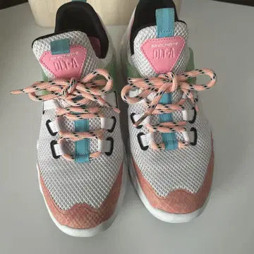 SKECHERS DLT-A 24.5cm