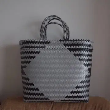 mekearisa mekearibag L space black