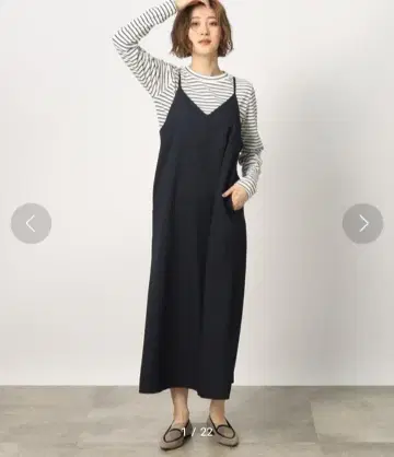 그로브 뒷모습도 예쁜 플레어 라인 캐미 원피스