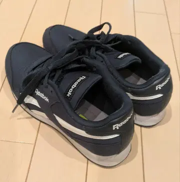 Reebok 네이비 스니커즈 23.0