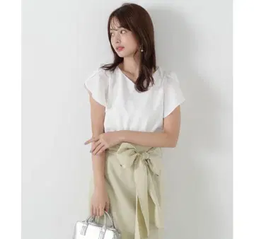 프로포션 바디 드레싱 튤립 슬리브 블라우스 화이트