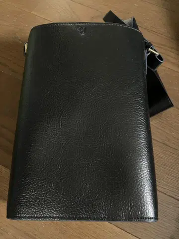 +J 유니클로 가죽 숄더백 블랙
