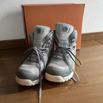 그레이 하이컷 등산화