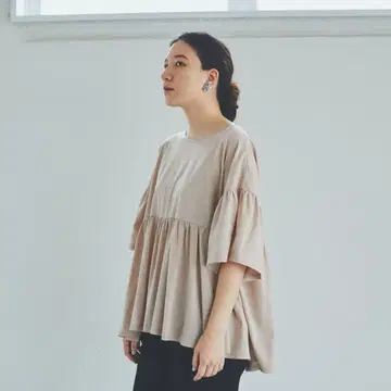 북유럽 생활의 도구점 여름 코디의 주역이 되는 풀오버 개더 핑크 베이지