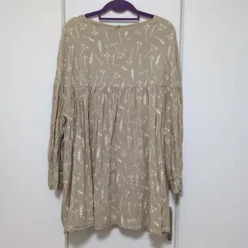 퓨어세신 꽃무늬 자수 긴팔 튜닉 베이지