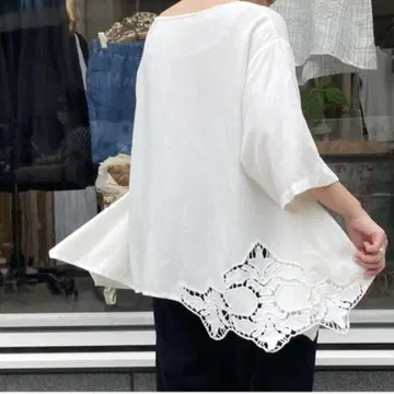 BEARDSLEY 비어즐리 밑단 컷 자수 블라우스 플레어 넉넉한 린넨