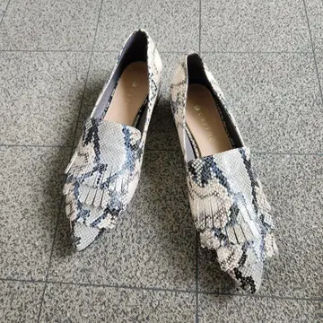 새상품급 carino 카리노 뱀피 패턴 플랫 로퍼 신발 22.5cm