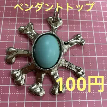 펜던트 탑 100엔