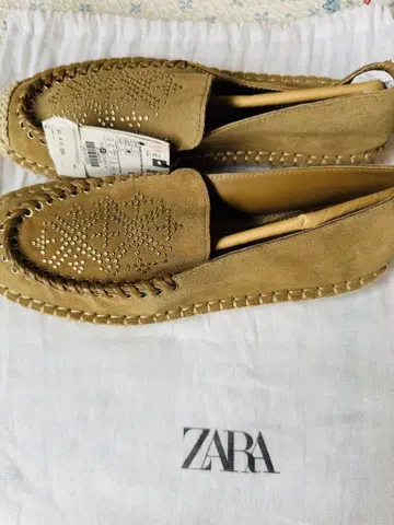 ZARA 스웨이드 베이지 로퍼