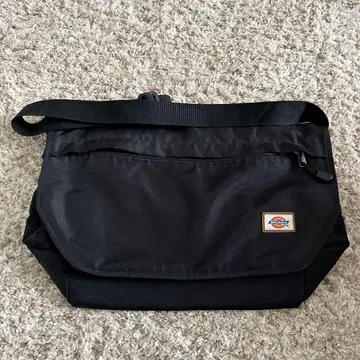 Dickies 숄더백 블랙