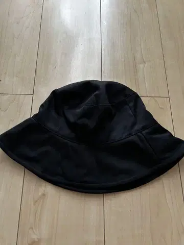 버킷햇 블랙 플리스와 나일론 혼합
