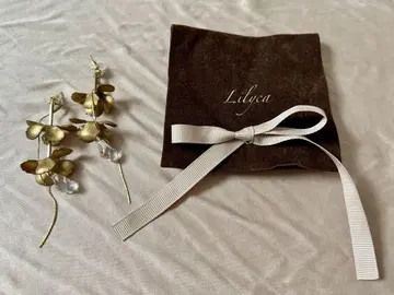 Lilyca 꽃 모티브 귀걸이