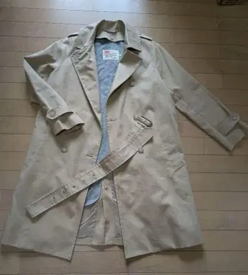 새상품급 Traditional Weatherwear 트렌치코트 34
