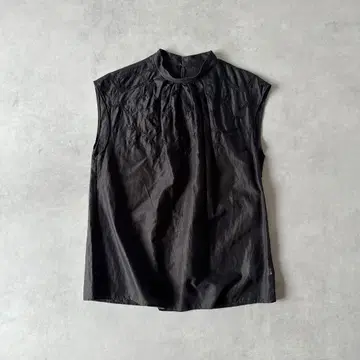 투모로우랜드 컬렉션 자수 밴드 카라 프렌치 슬리브 블라우스 블랙