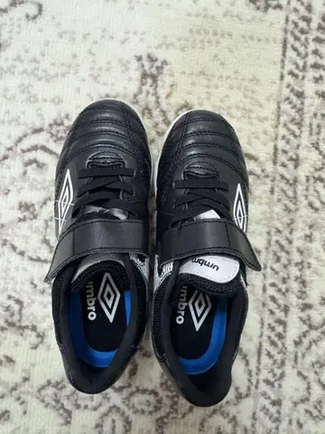 Umbro 블랙 축구화 18cm