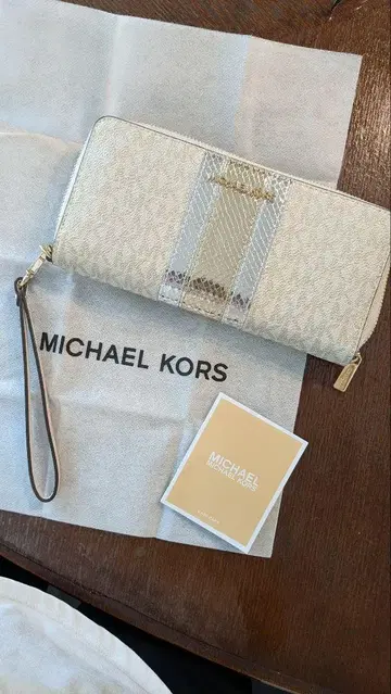 MICHAEL KORS 메탈릭 접이식 지갑