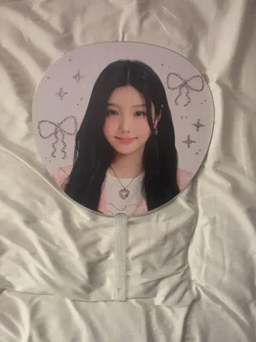 ILLIT 원희 부채