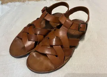 BRADOR SIGARO 샌들