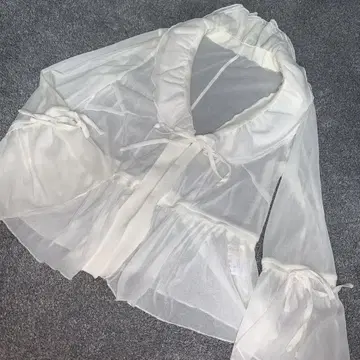 슈퍼 뷰티 프릴과 리본이 귀여운 가디건