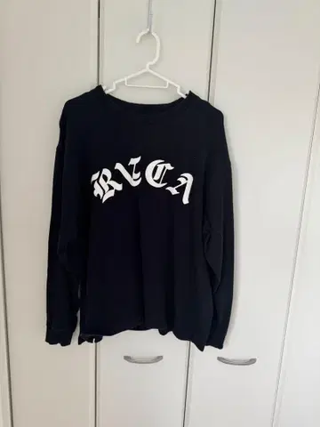 RVCA M M M 블랙 맨투맨