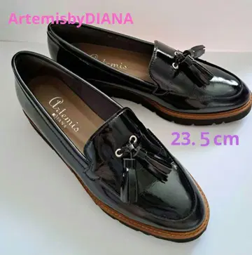 ArtemisbyDIANA 경량 통굽 태슬 로퍼 에나멜 블랙