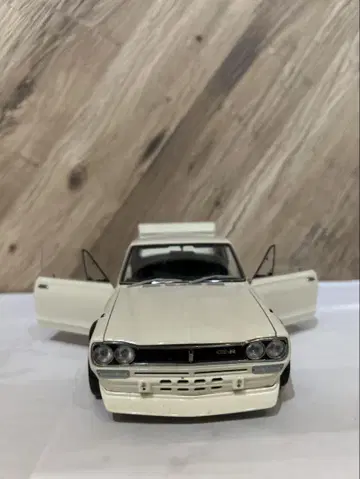 스카이라인 GT-R 화이트