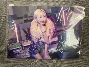 Dreamcatcher Yoohyeon signed WOOP poster
