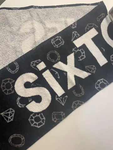 SixTONES 타월 블랙 베이스 보석 무늬 8.8