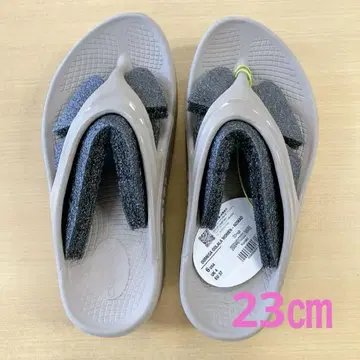 OOFOS 베이지 샌들 23cm