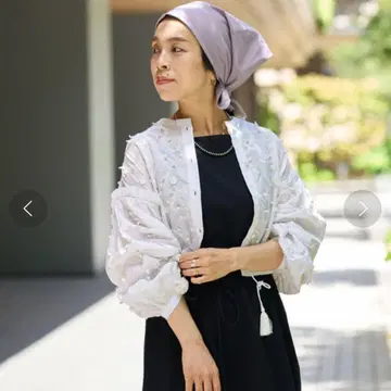 IENA LA BOUCLE 컷워크 자수 크롭 블라우스