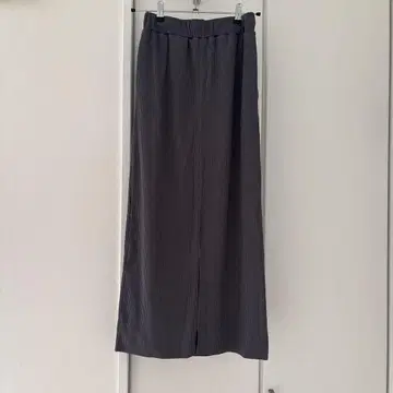 [택 포함 새상품] 컷 리브 타이트 스커트 차콜 셀프컷