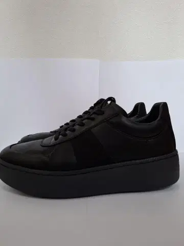 FILLIN 블랙 스니커즈