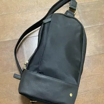 원 숄더 백팩 블랙