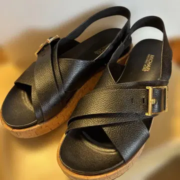MICHAEL KORS 블랙 웨지 샌들