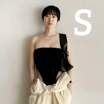 [미사용 새상품] searoomlynn 하프 밀라노 커팅 BODY 수트